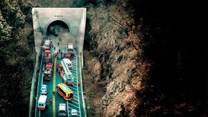 Tunnel's poster