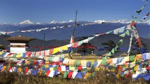 Bhutan 26° 28° N - Königreich im Himalaya's poster