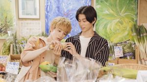 Let's Eat Together, Aki and Haru's poster