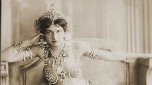 Mata Hari: The Beautiful Spy's poster