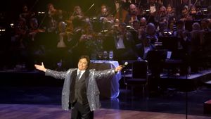 Juan Gabriel - Mis 40 en Bellas Artes's poster