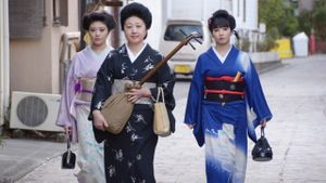 Yukemuri onsen geisha: Ozashiki de makura-gei's poster