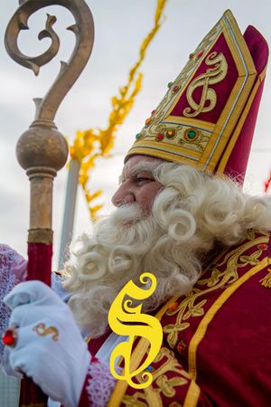 Hij komt, hij komt, ... intrede van de Sint's poster