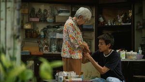 How to Make Millions Before Grandma Dies's poster