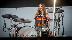 Metronomy en concert aux Vieilles Charrues's poster