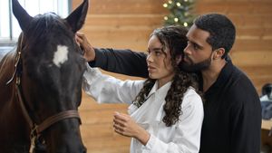 Unwrapping Christmas: Mia's Prince's poster
