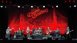 The Doobie Brothers - Let The Music Play's poster