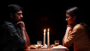 Naduvula Konjam Pakkatha Kaanom's poster