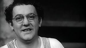 Du Schmilblick aux Restos du Cœur, la folle histoire de Coluche's poster
