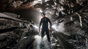 The Rescue: 54 Hours Under the Ground's poster