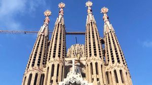 Sagrada Familia - Gaudi's challenge's poster