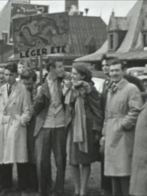 Arrivée de Fernand Léger devant  la gare du palais (Québec)'s poster image