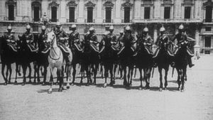 Garde descendante du palais royal's poster
