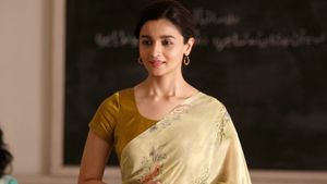 Raazi's poster