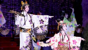 Welcome to Takarazuka: Snow and Moon and Flower / A Farce in Pigalle (Frénésie à Pigalle)'s poster