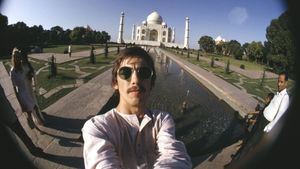 George Harrison: Living in the Material World's poster