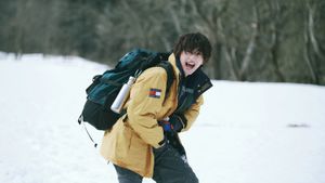 18×2 Beyond Youthful Days's poster