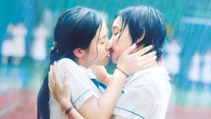 The First Girl I Loved's poster