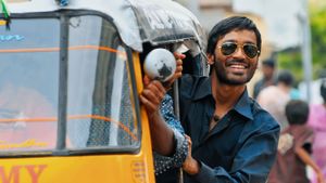 Aadukalam's poster