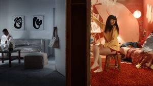 Last One Closes the Door's poster