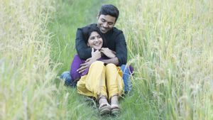 Enai Noki Paayum Thota's poster