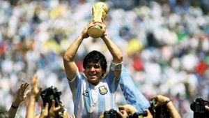 Loving Maradona's poster