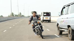 Sivappu Manjal Pachai's poster