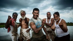 Irumbu Thirai's poster