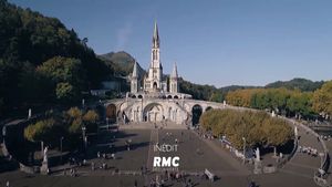 Lourdes, le sanctuaire de la démesure's poster