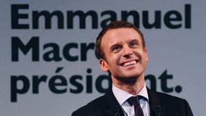 Emmanuel Macron, le dynamiteur's poster