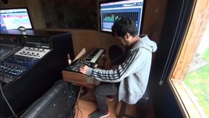 Ases Falsos: The Making of "Mala Fama"'s poster