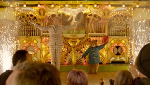 Paddington 2's poster