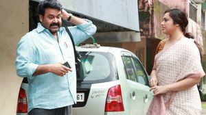 Munthirivallikal Thalirkkumbol's poster