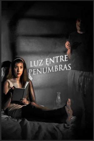 Luz entre penumbras's poster