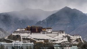 Undercover in Tibet's poster