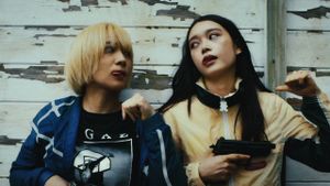 Baby Assassins: Nice Days's poster