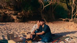 Love Is Never on Time's poster