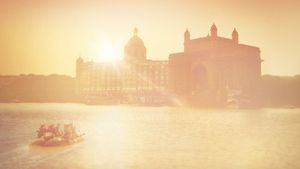 Hotel Mumbai's poster