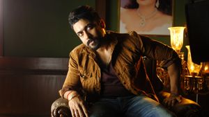 Anjaan's poster