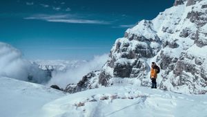 The Father Who Moves Mountains's poster