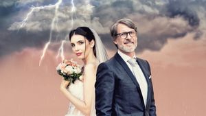Lo sposo indeciso che non poteva o forse non voleva più uscire dal bagno's poster