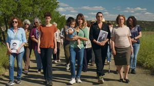 Parallel Mothers's poster