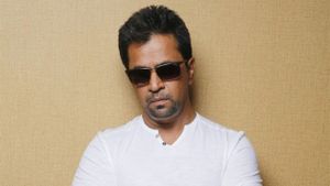 Irumbu Thirai's poster