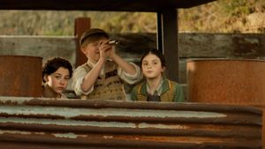 The Railway Children Return's poster