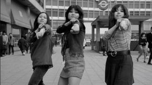 Funeral Parade of Roses's poster
