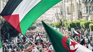 Deux Vies Pour l'Algérie Et Tous Les Damnés De La Terre's poster