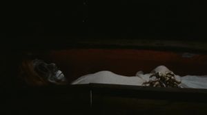 The Night Evelyn Came Out of the Grave's poster