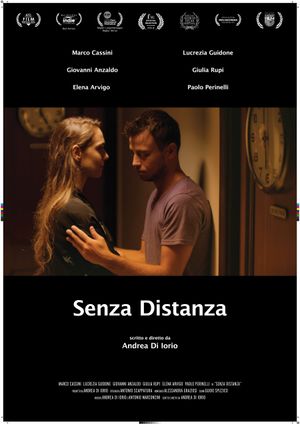 Senza Distanza's poster