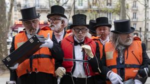 Les vieux fourneaux 2: Bons pour l'asile's poster