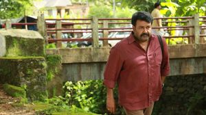 Munthirivallikal Thalirkkumbol's poster